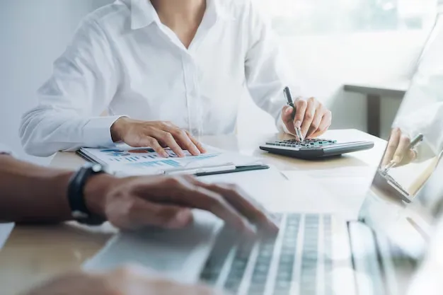 Comprar Diploma Técnico em Finanças: Domine o Controle Financeiro e Impulsione Sua Carreira